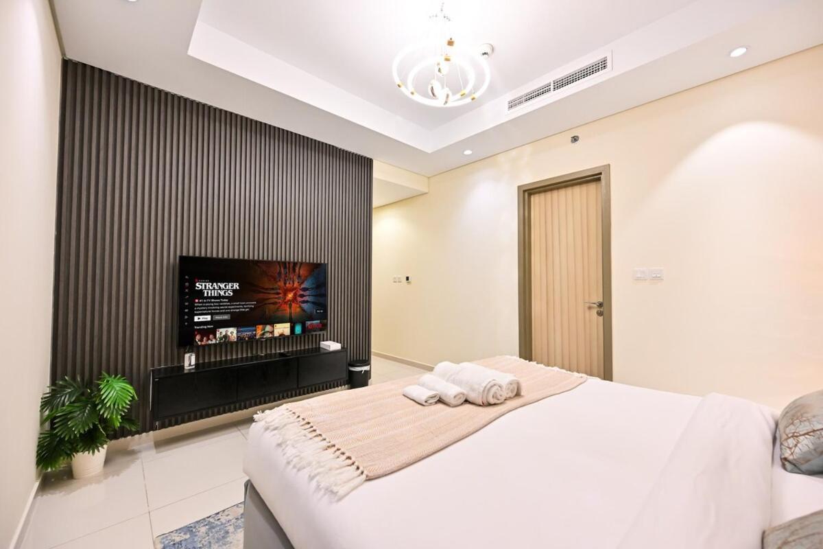New 2 Bed Burj Khalifa View, 64th Floor Infinity Pool * Dubai