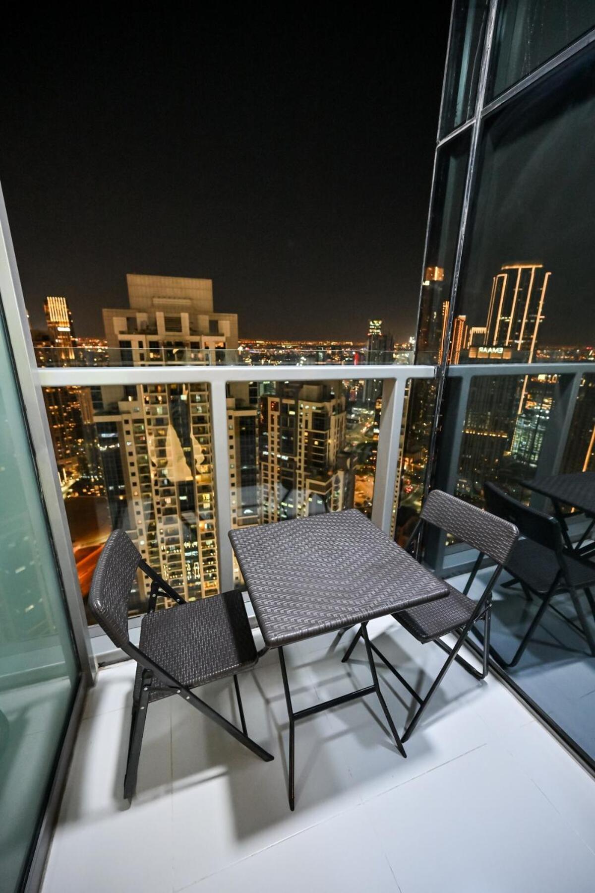 New 2 Bed Burj Khalifa View, 64th Floor Infinity Pool