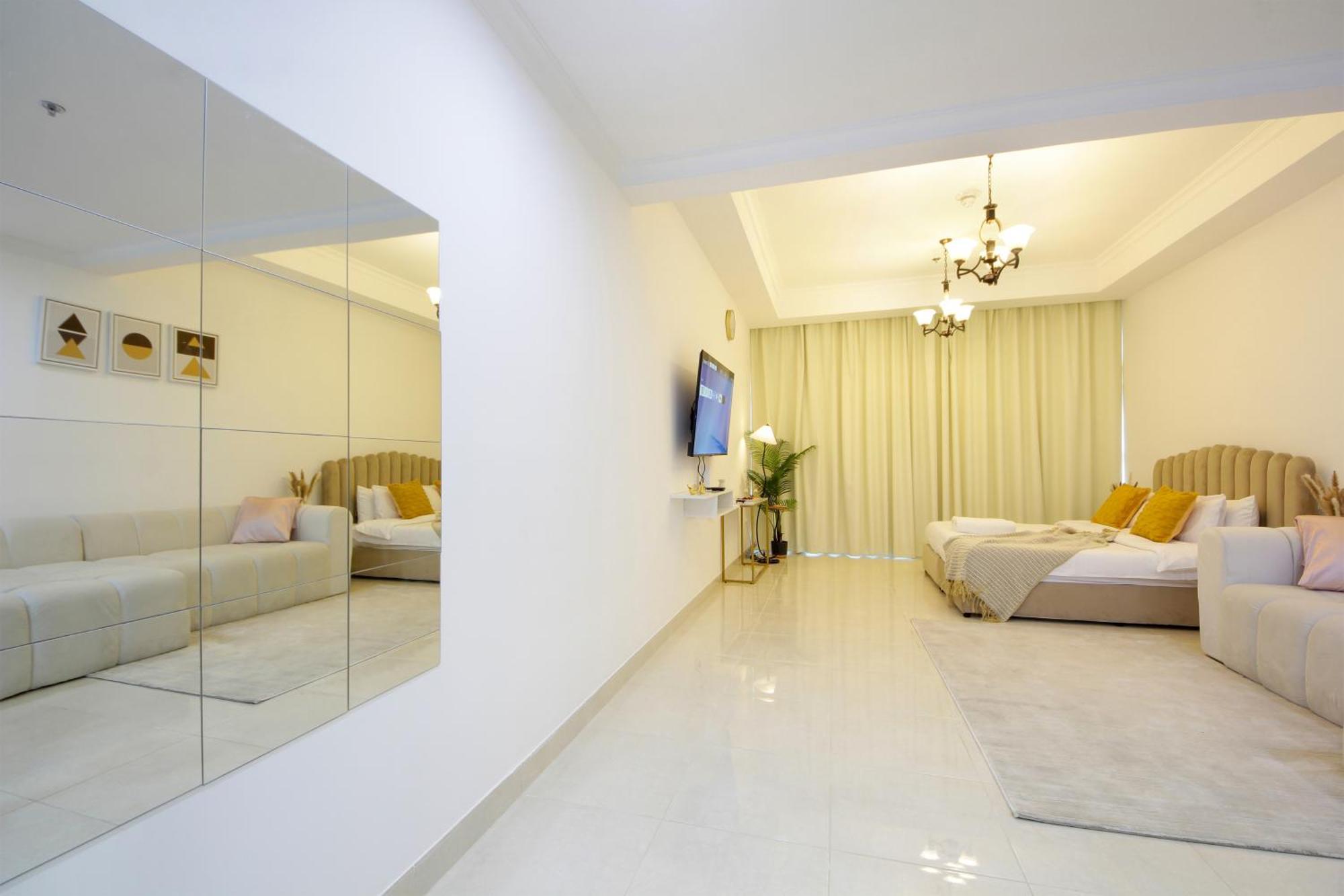 Gorgeous Close To Business Bay Metro Apartment