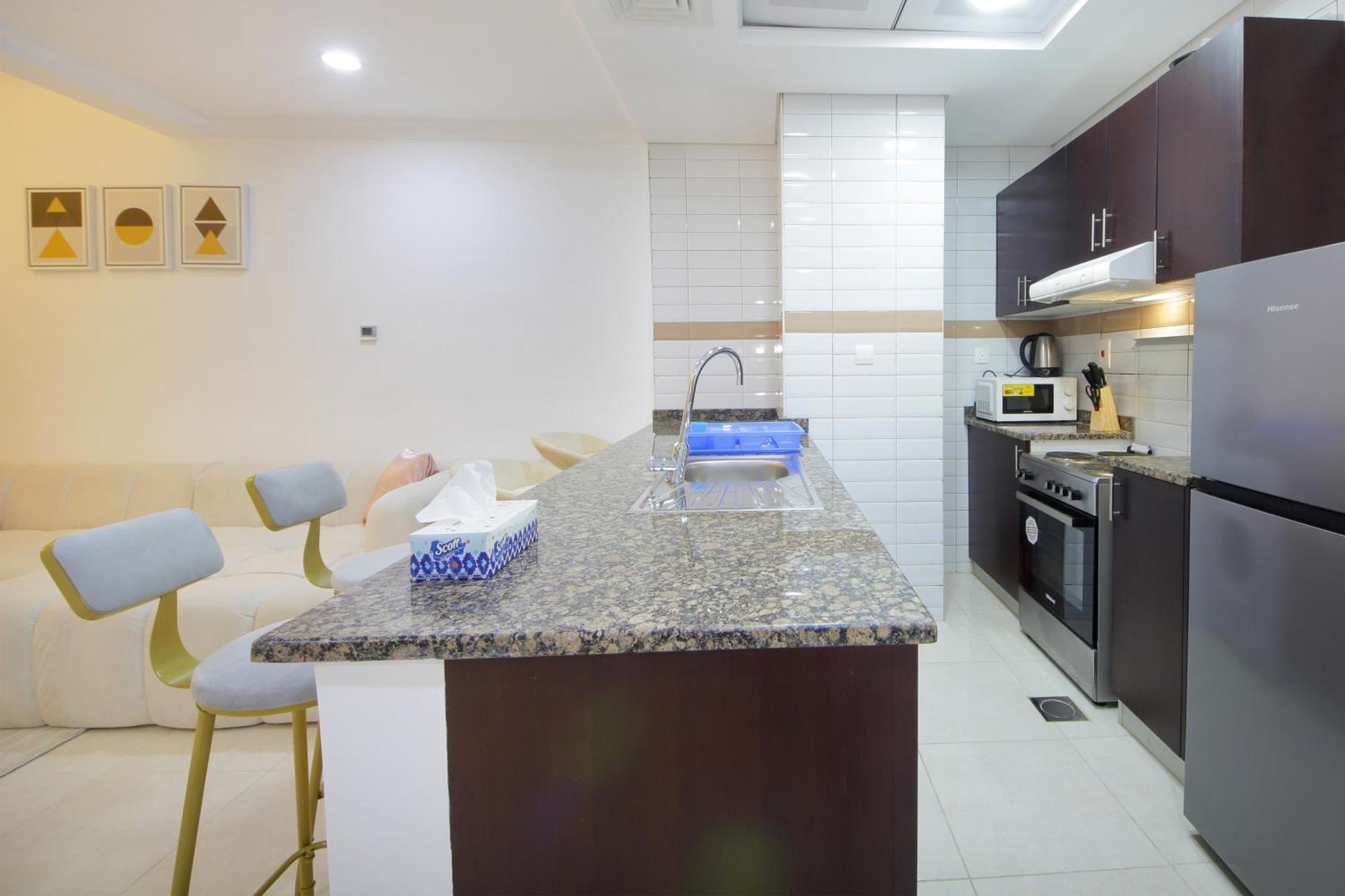 Gorgeous Close To Business Bay Metro Apartment *