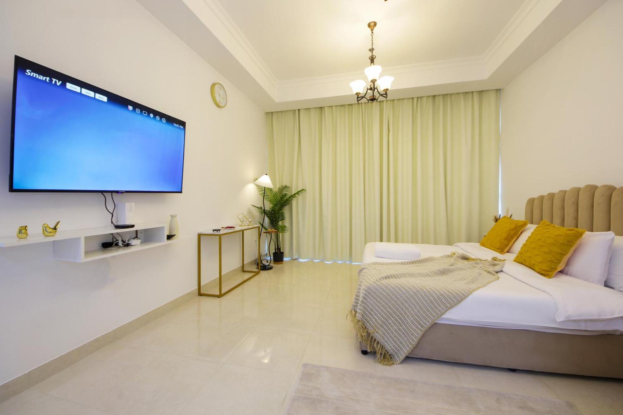 Gorgeous Close To Business Bay Metro Apartment Dubai