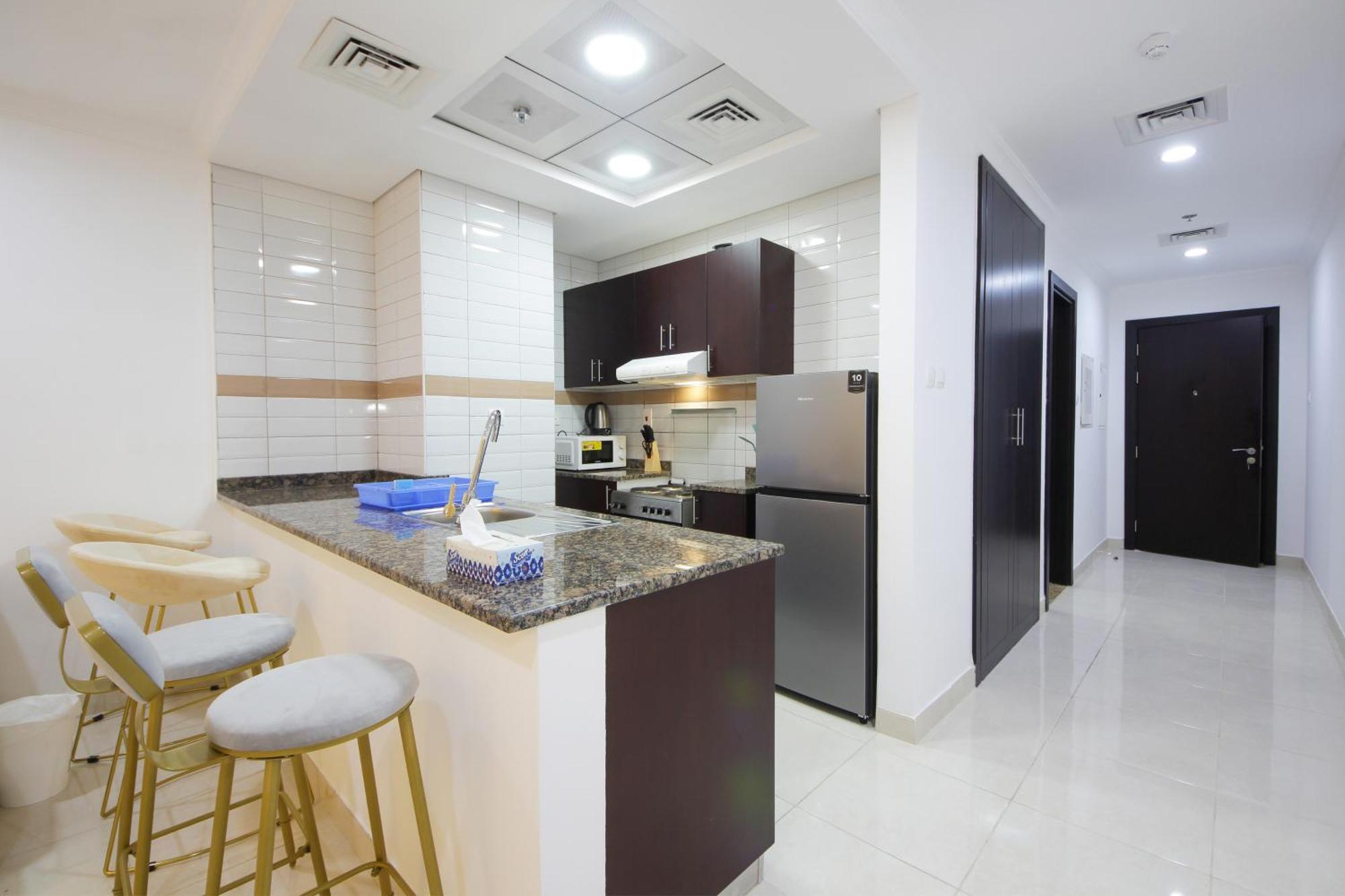 Gorgeous Close To Business Bay Metro Apartment