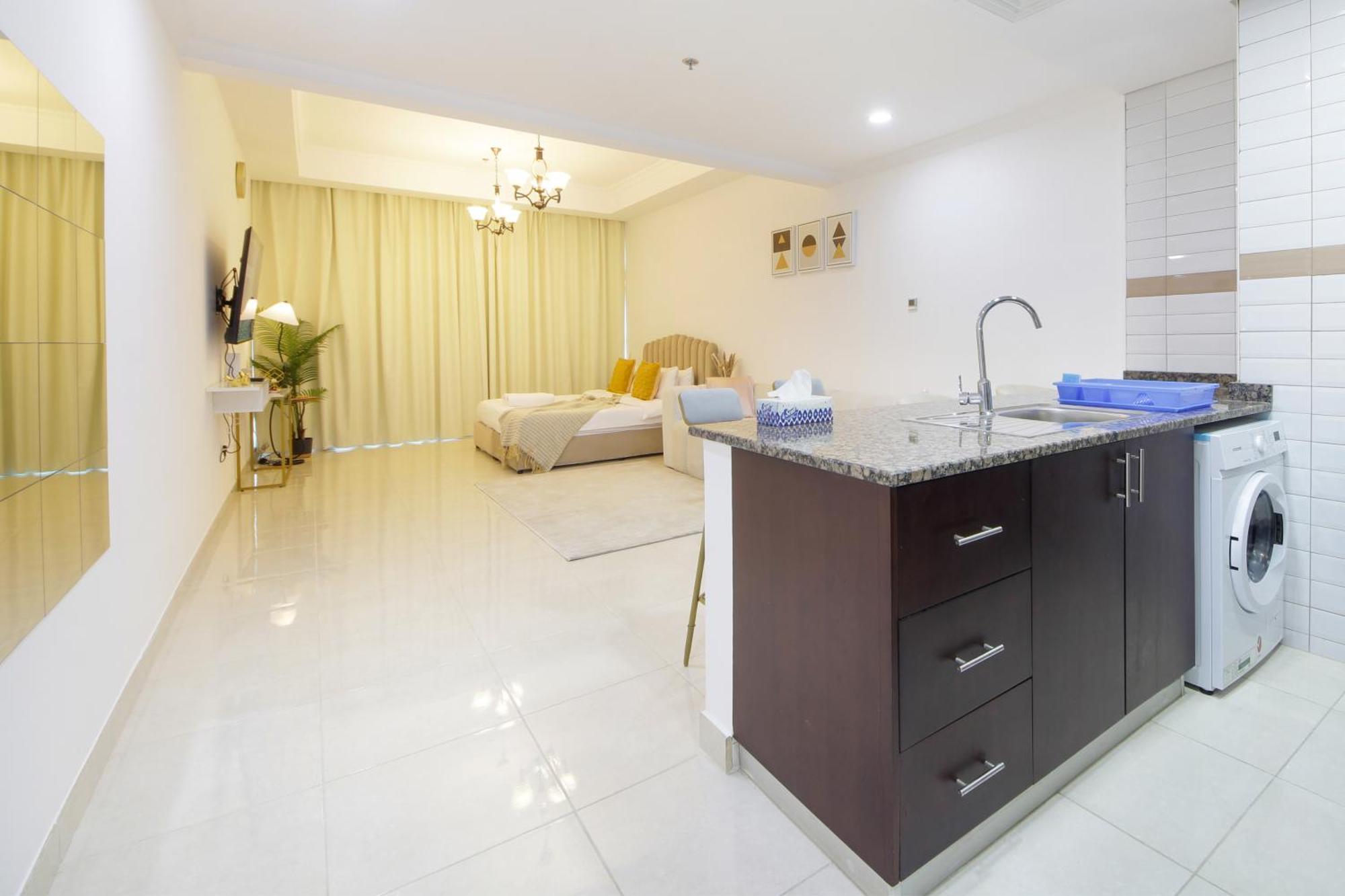 Gorgeous Close To Business Bay Metro Apartment Dubai