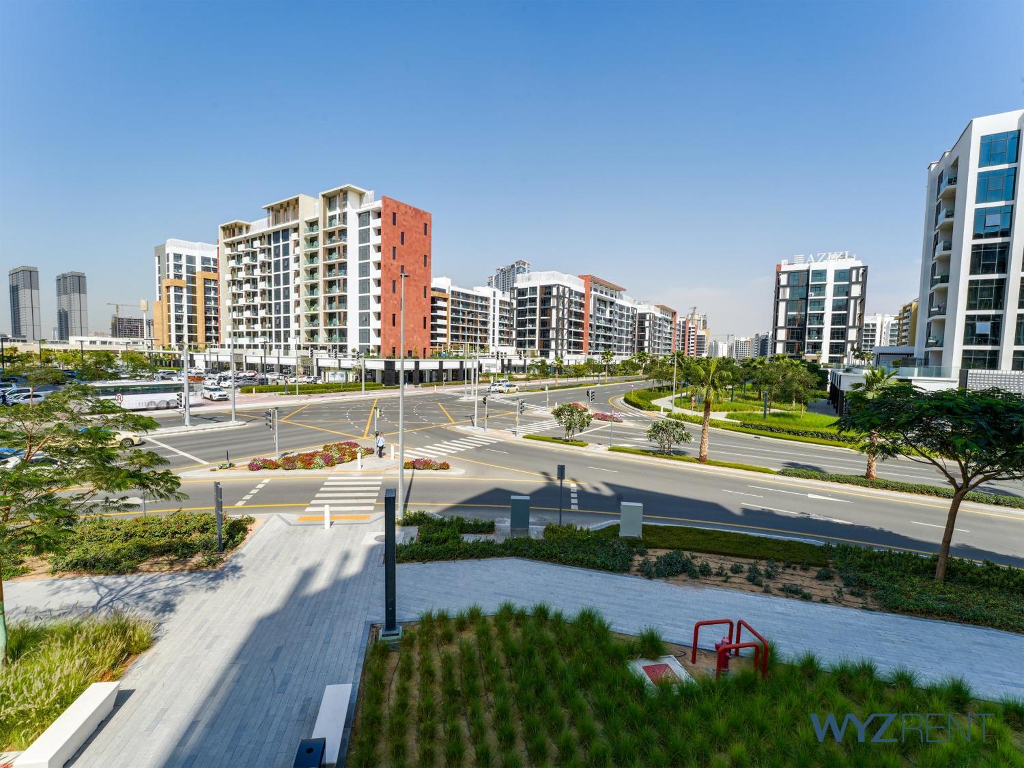 Amazing In Azizi Riviera 9,city & Pool View Apartment