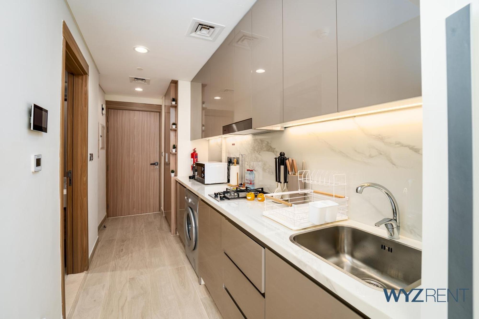 Amazing In Azizi Riviera 9,city & Pool View Apartment