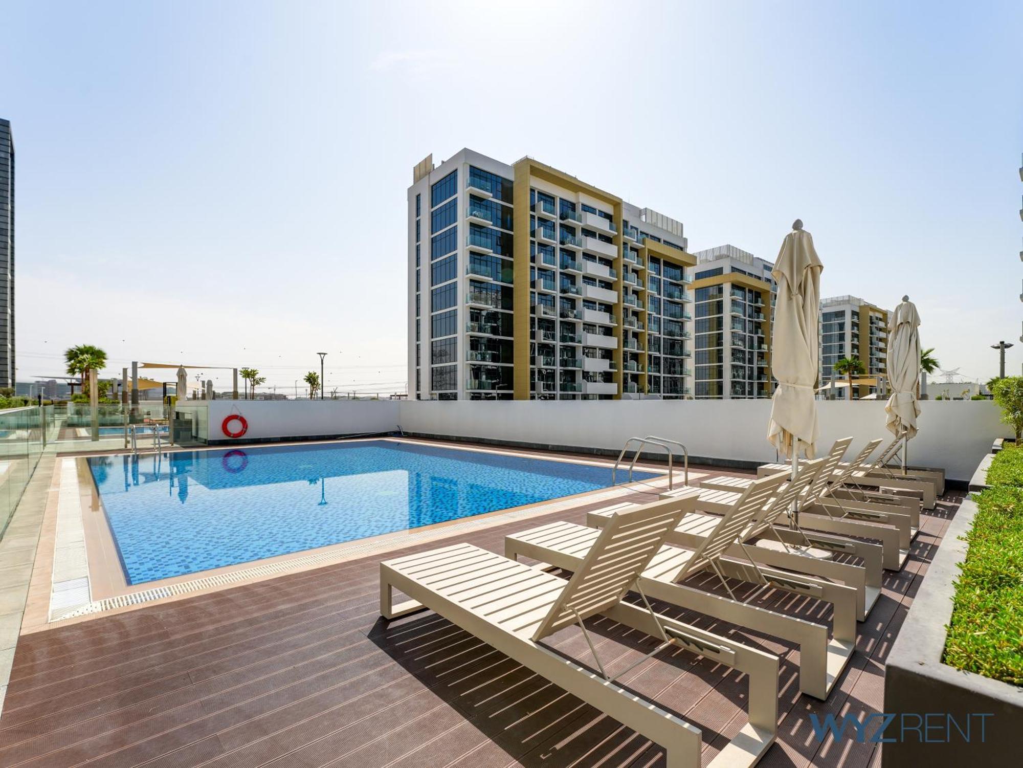 Amazing In Azizi Riviera 9,city & Pool View