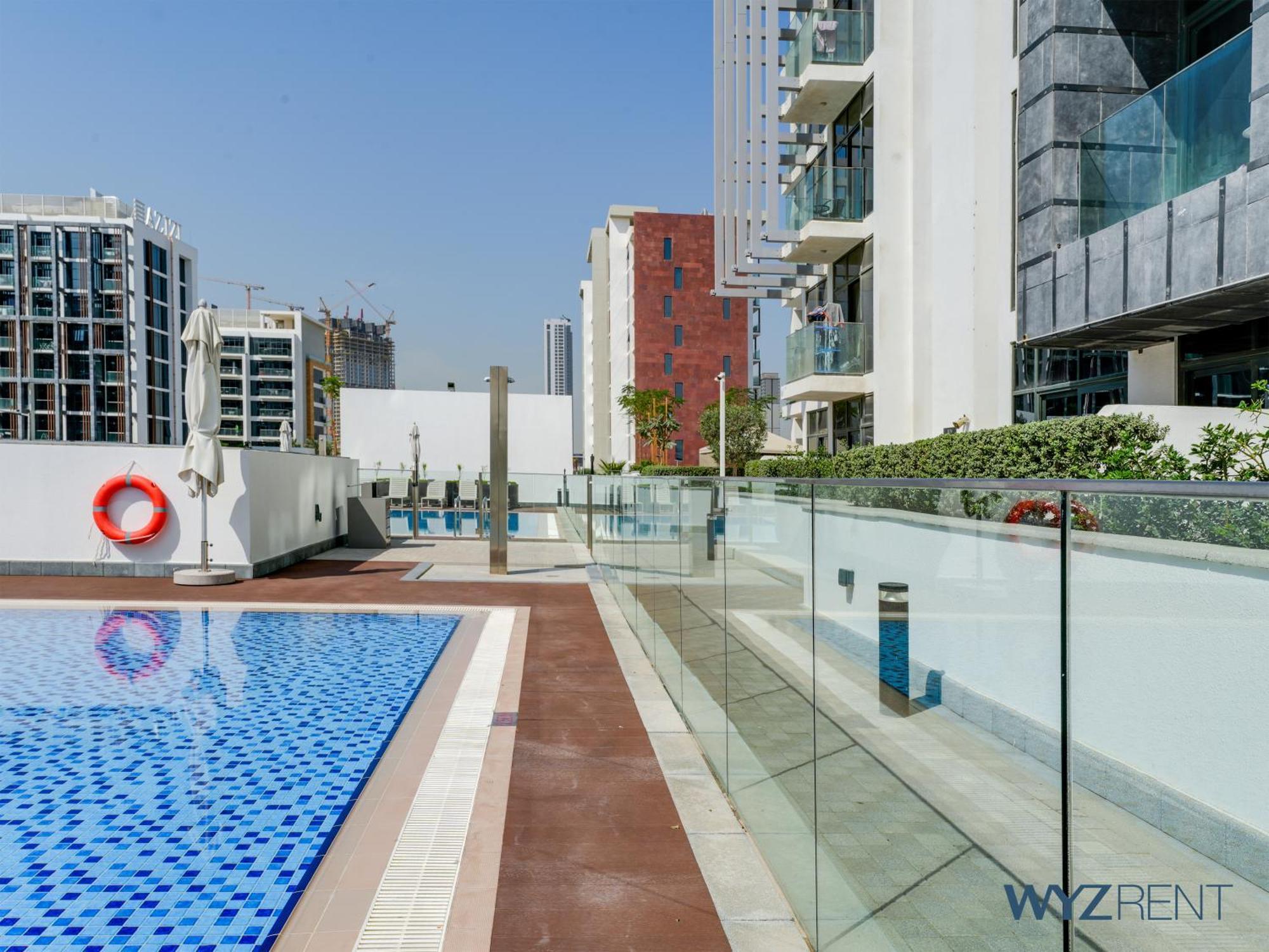 Amazing In Azizi Riviera 9,city & Pool View