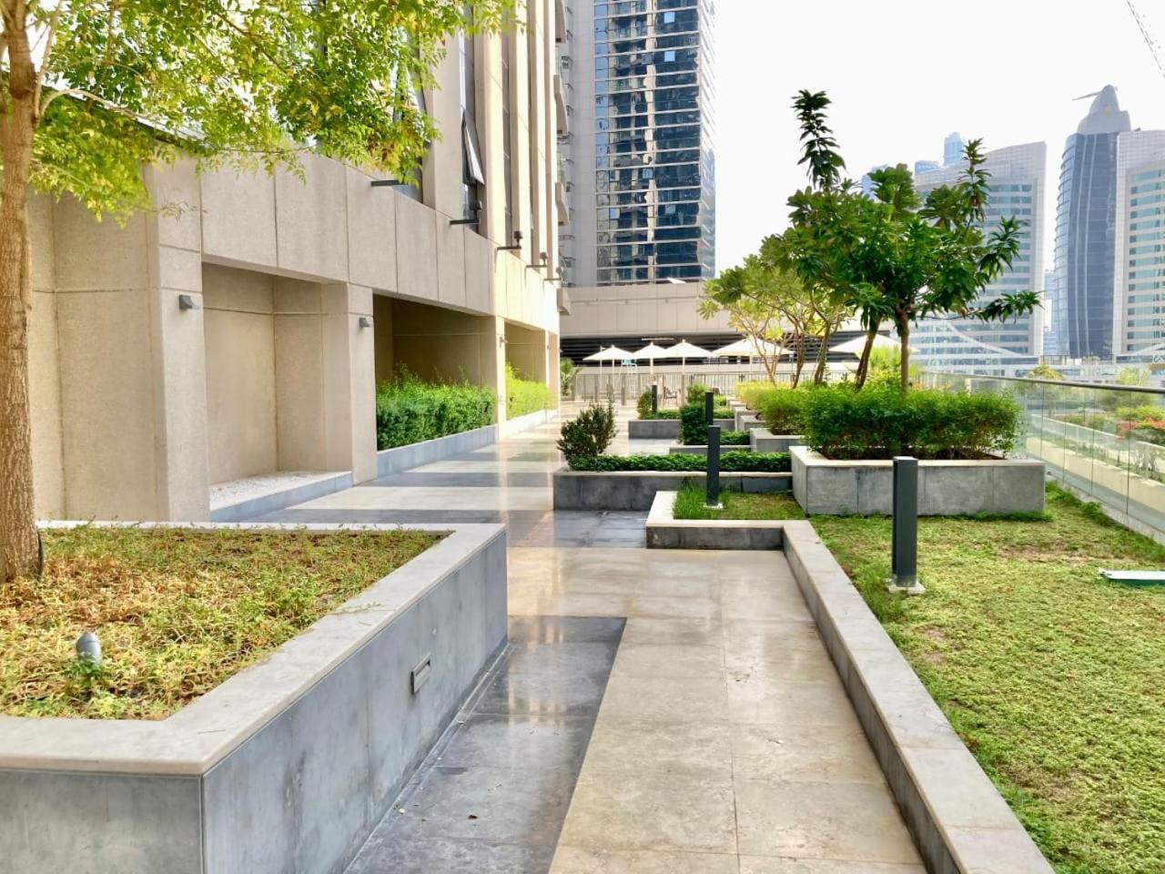 Signature 1 Bedroom Escape In Dunya Tower Experience Downtown At Its Finest Apartment