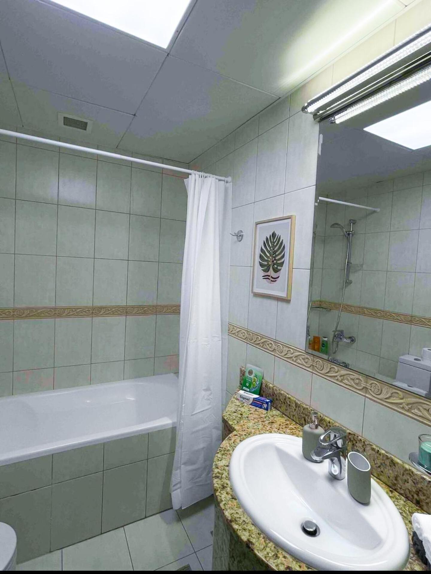 Luxury 2-bedroom In Marina With Sea View Apartment *