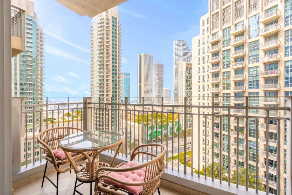 Luxury 1bed Steps Away From Burj Khalifa Apartment *