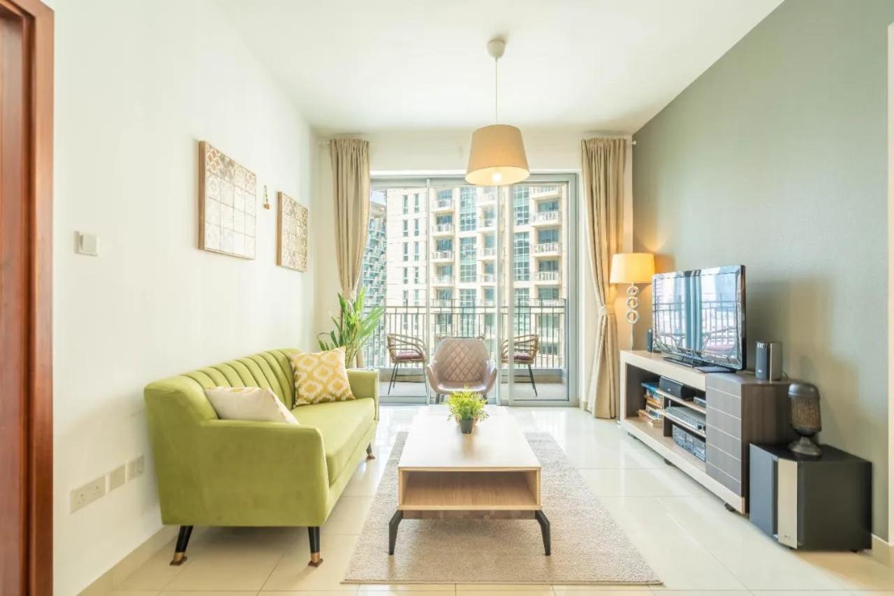 Luxury 1bed Steps Away From Burj Khalifa Apartment *