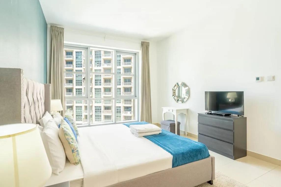 Luxury 1bed Steps Away From Burj Khalifa * Dubai