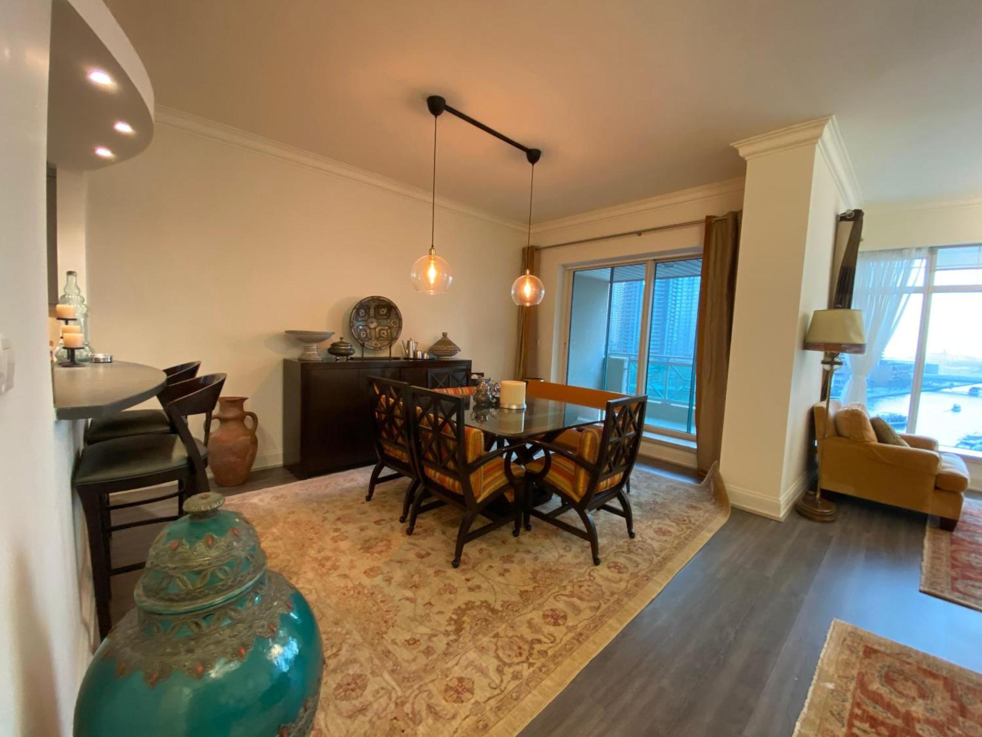 Exquisite 3 Bedroom With Marina View Apartment *
