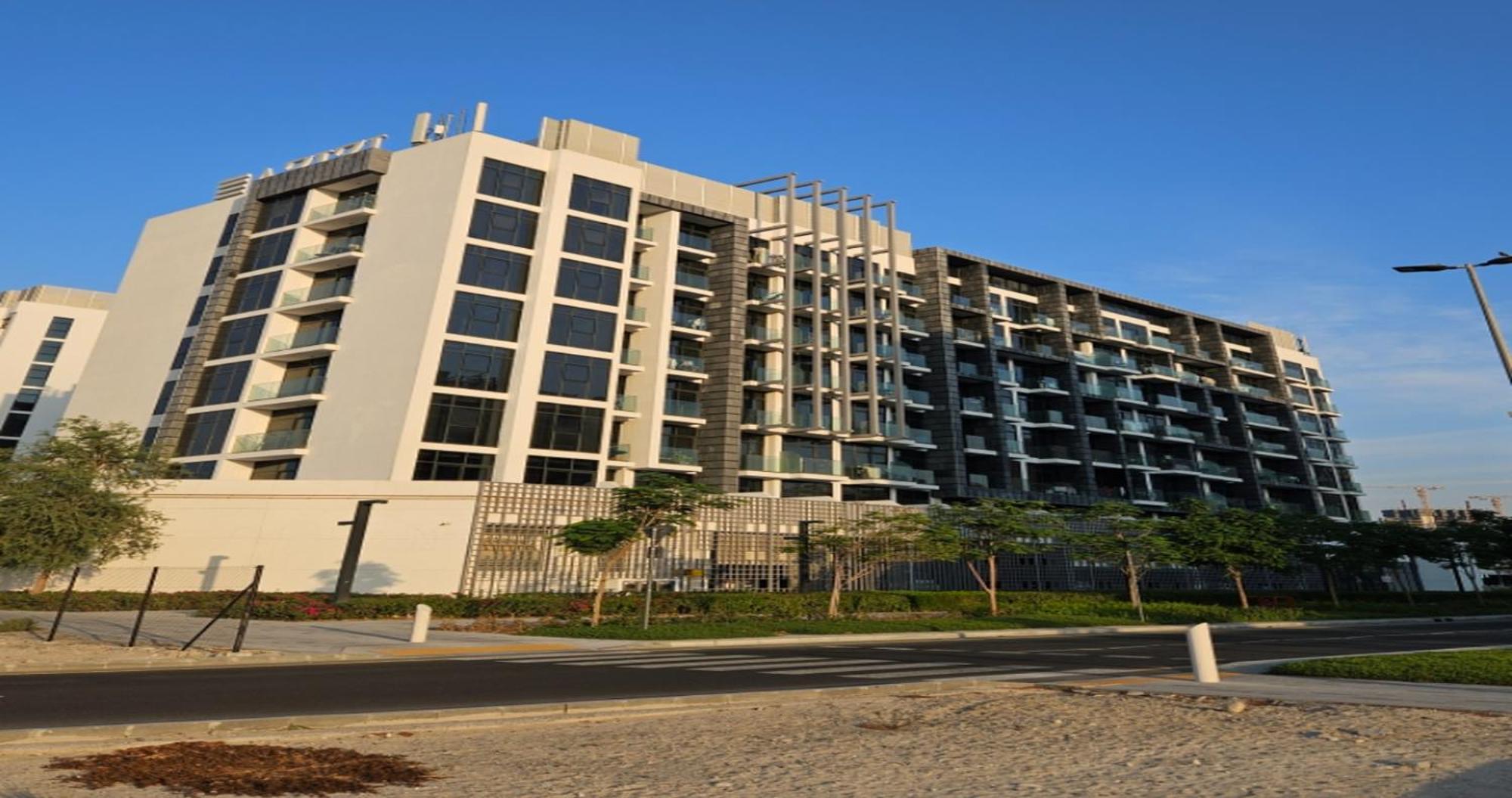 Apartment Amazing In Azizi Riviera 9,city & Pool View