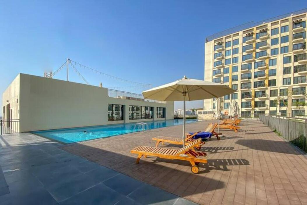 Stylish 1br Near Town Square - Sleeps 4 Guests * Dubai
