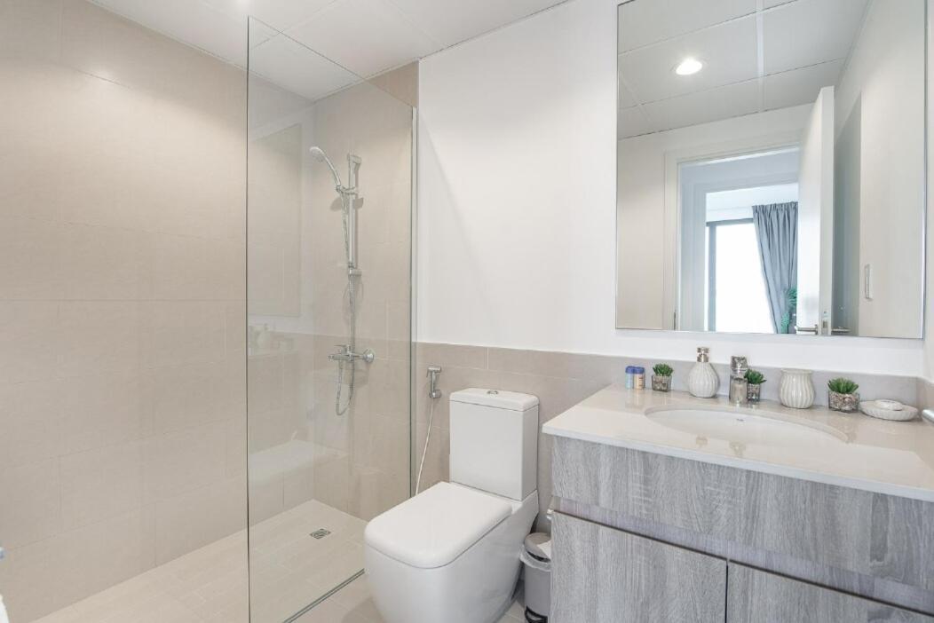 Stylish 1br Near Town Square - Sleeps 4 Guests * Dubai