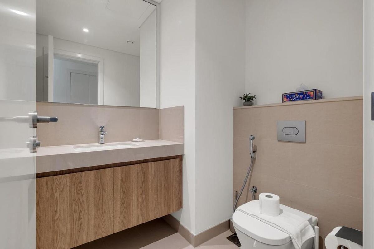 Elegant 2br By Mall Apartment *
