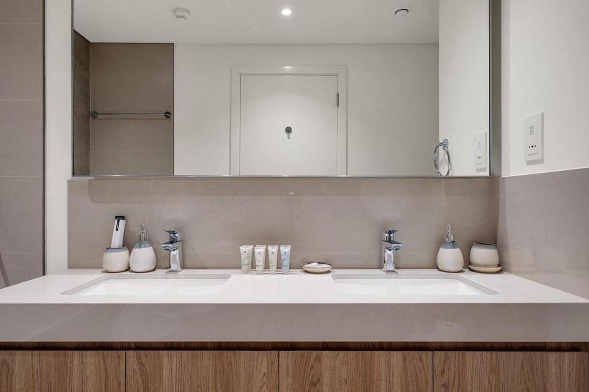 Elegant 2br By Mall * Dubai