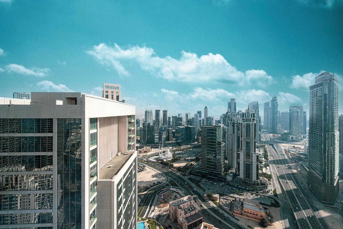 Apartment Downtown 4br High-floor Luxury That Sleeps 9 Dubai