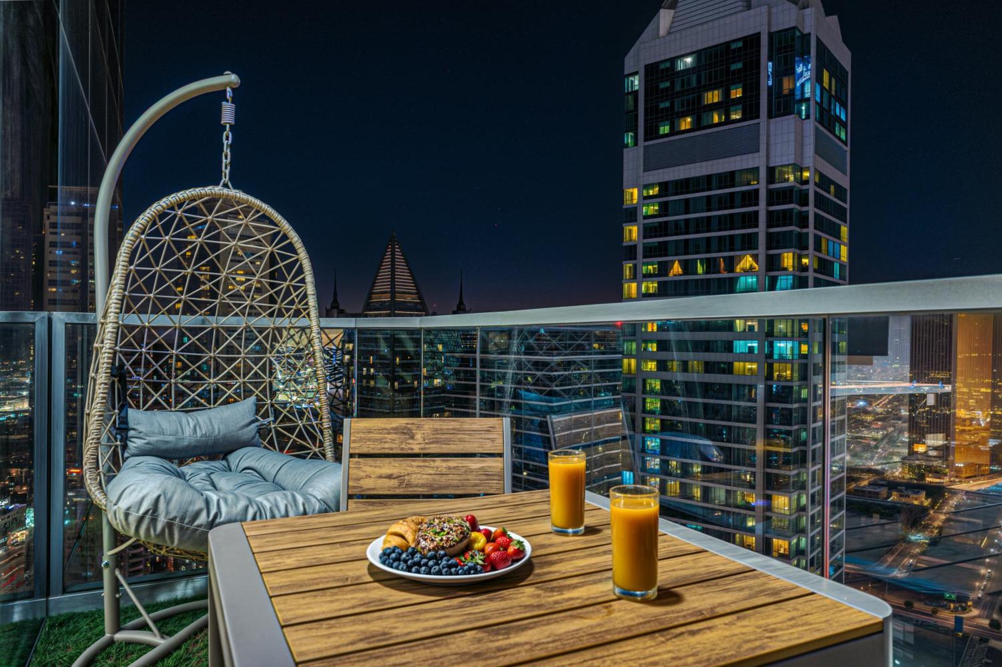 Scenic Infinity Pool With Burj Khalifa Views * Dubai