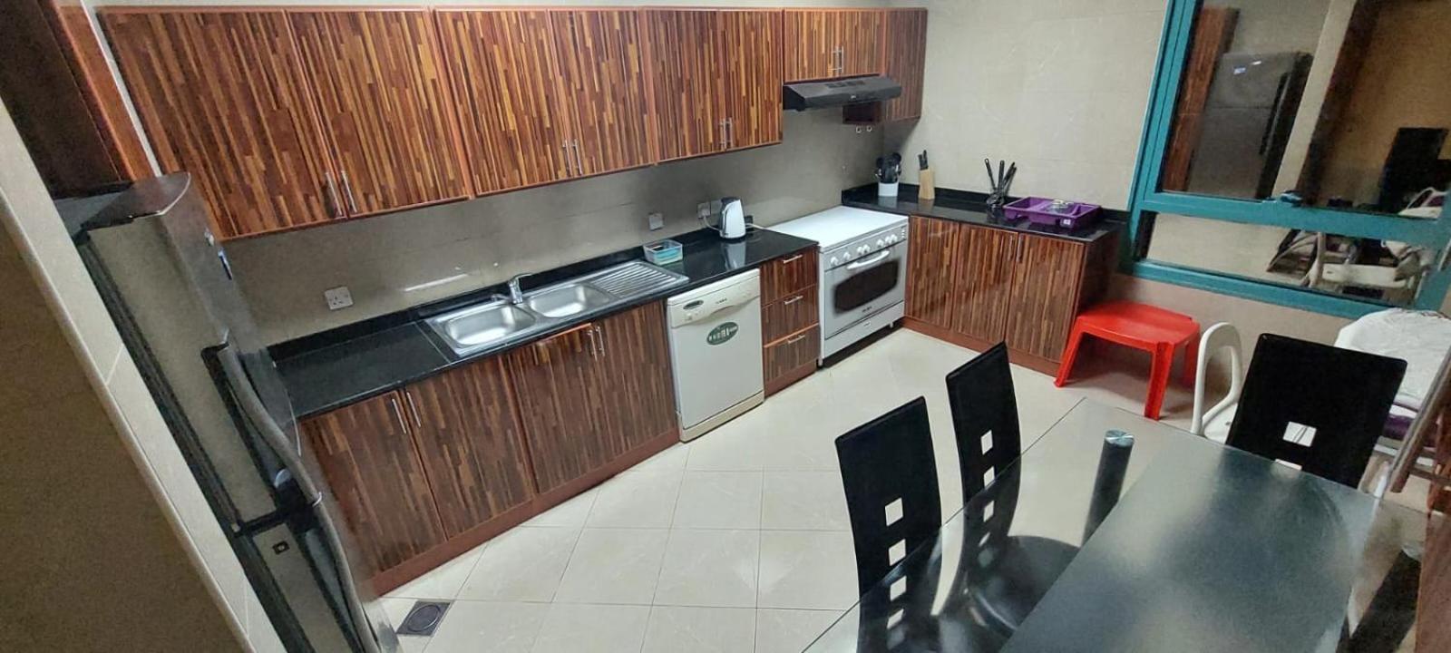 Daire Budget With Private Bathroom For 'girls' Only In Dubai, Marina *
