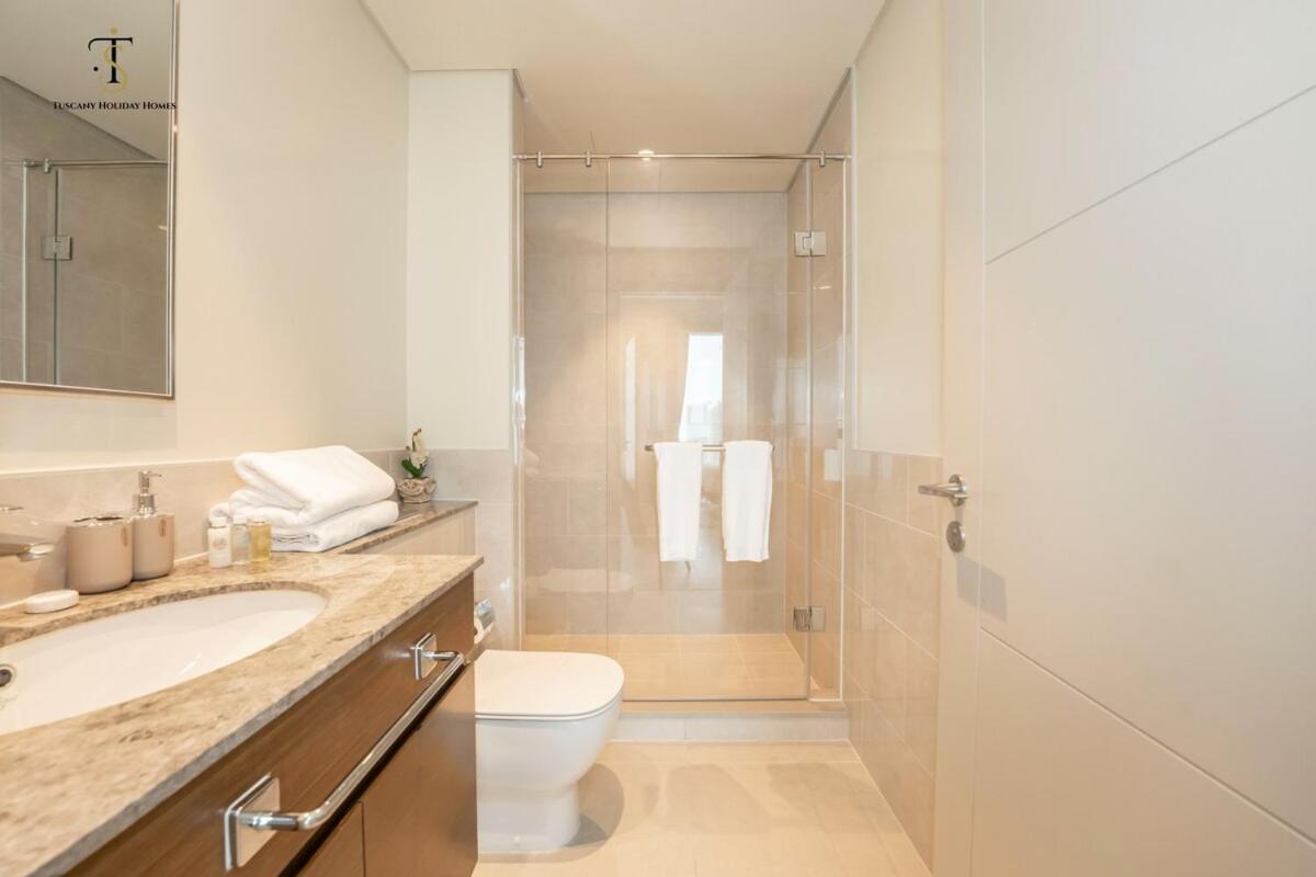 Swanky T1 2br Downtown Dubai