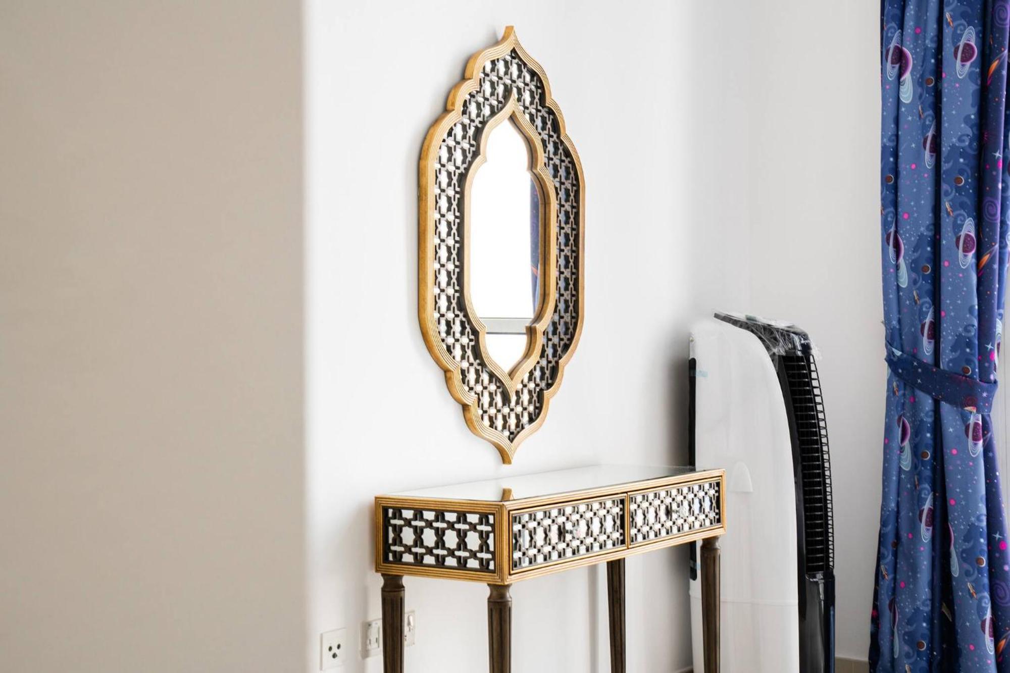 Elegant Escapes - Homely 1b In Dunya Tower *