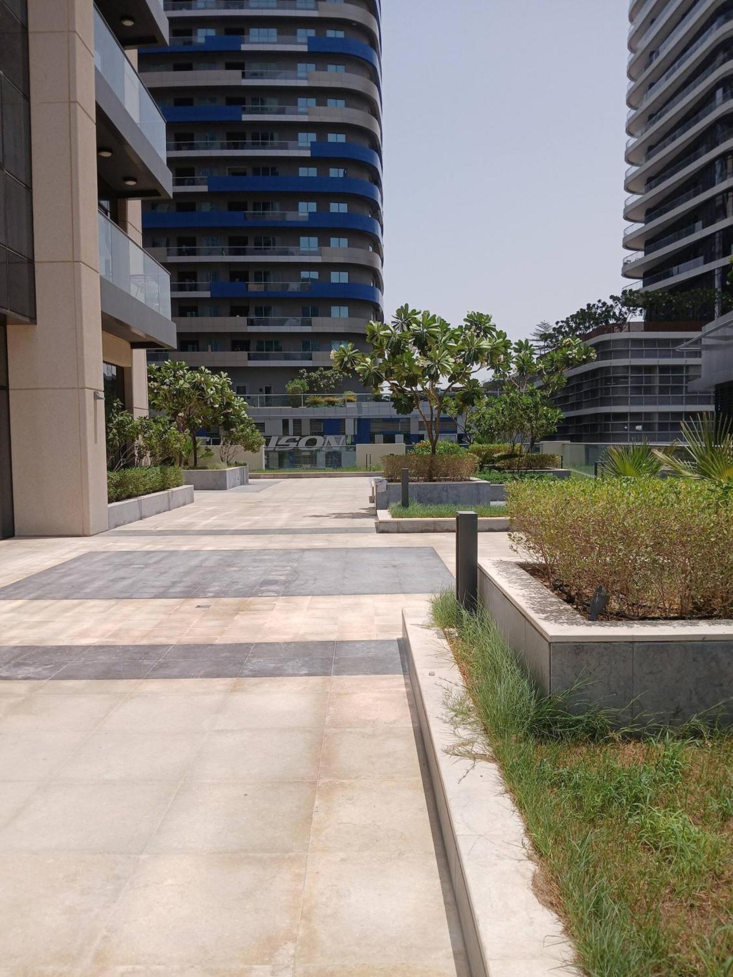 Elegant Escapes - Homely 1b In Dunya Tower Apartment *