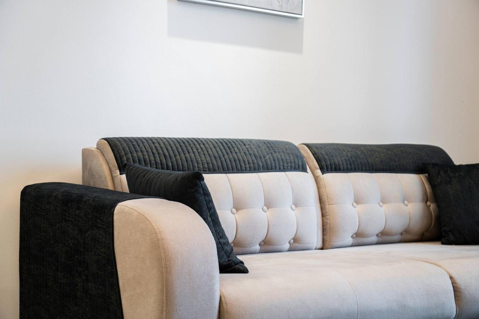 Elegant Escapes - Homely 1b In Dunya Tower Apartment