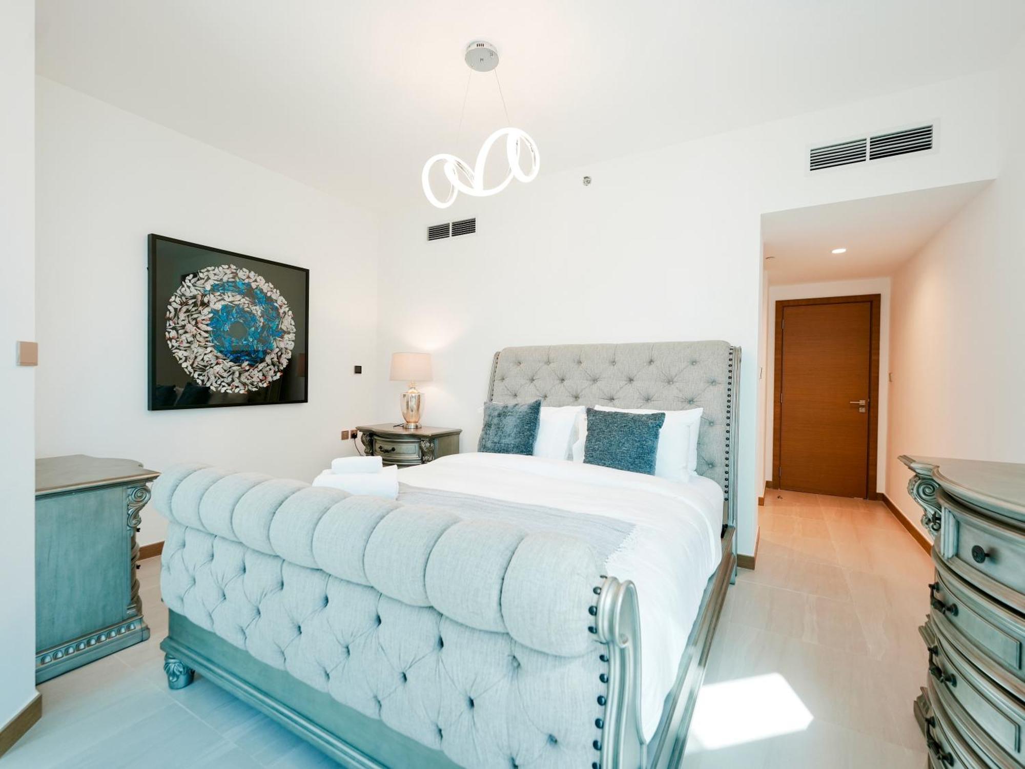 Elegant 2-bedroom Apartment, Branded & Luxury Amenities Apartment