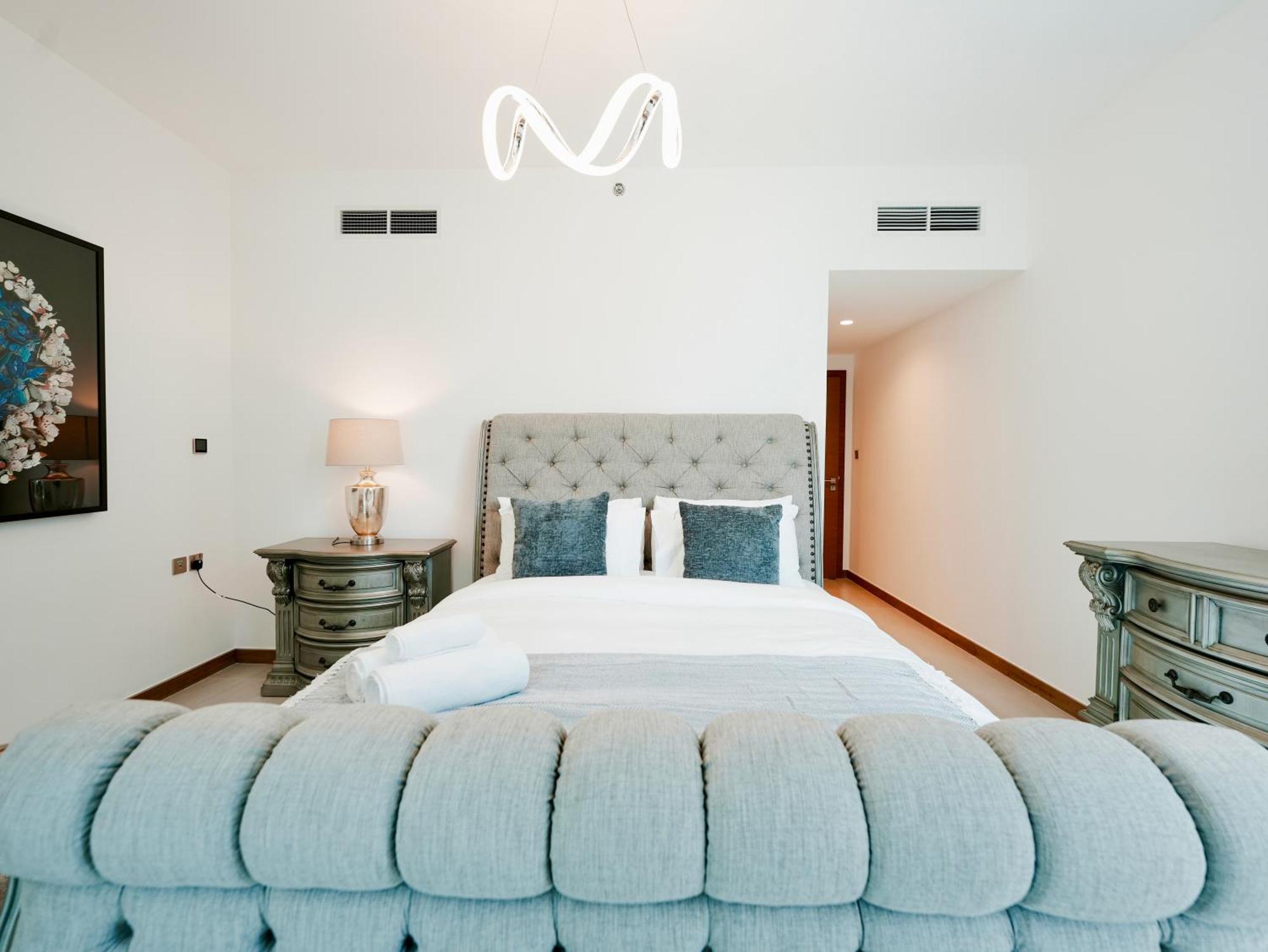 Apartment Elegant 2-bedroom Apartment, Branded & Luxury Amenities Dubai