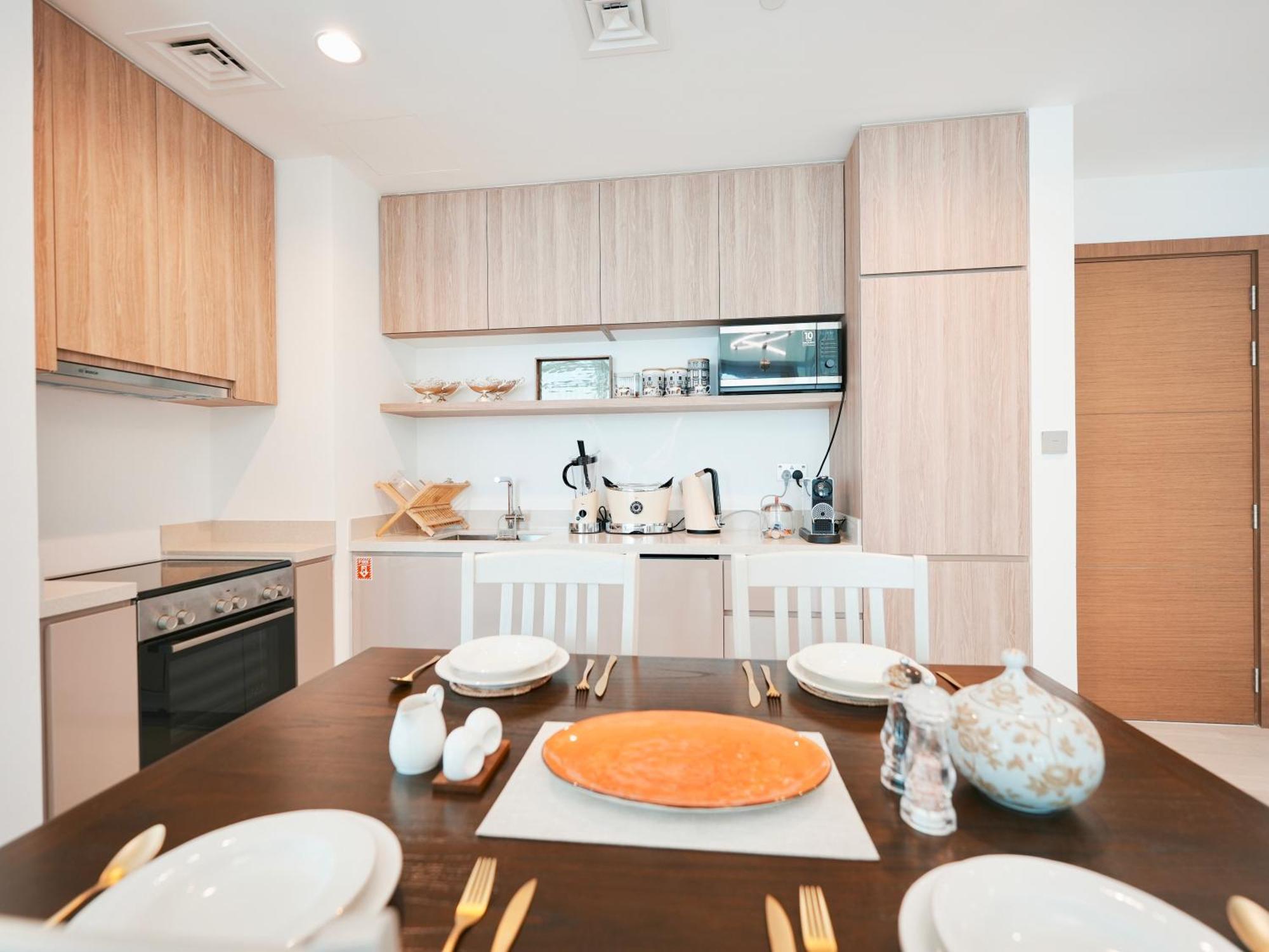 Elegant 2-bedroom Apartment, Branded & Luxury Amenities Dubai