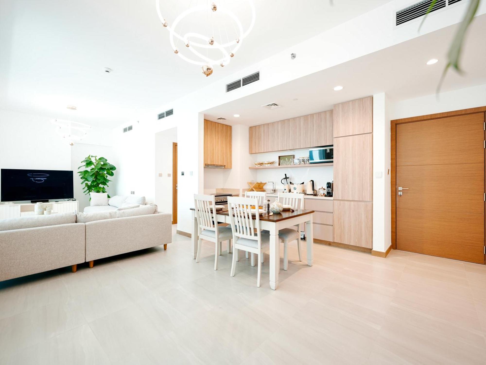 Elegant 2-bedroom Apartment, Branded & Luxury Amenities Apartment *