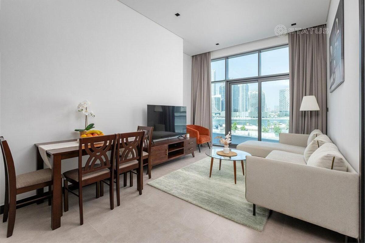 2br-bd-15ns Burj Khalifa Canal Views Apartment *