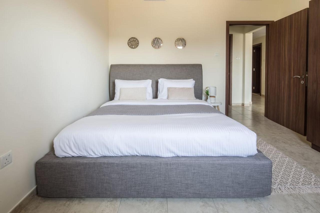 Frank Porter - Imperial Apartment Dubai