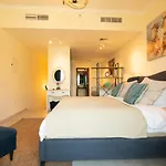 Lux Bnb I X1 Tower I Golf Course & Sea Views