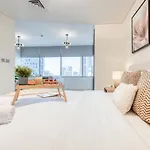 Calm Studio At Sky Gardens Difc By Deluxe Holiday Homes