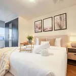 Calm Studio At Sky Gardens Difc By Deluxe Holiday Homes