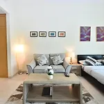 Luxury Escapes - Stylish Studio Vacation Home Near Metro - Mog189 Dg