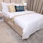 Superb Studio By The Creek View