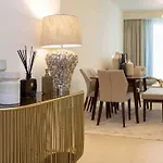 Luxurious 2 Bed Sleeps 6 In Downtown