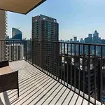 Luxurious 2 Bed Sleeps 6 In Downtown