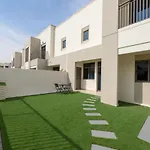 Stunning 4 Bedroom Townhouse In Townsquare