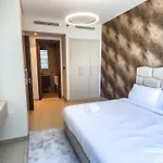 Stay By Latinem Luxury 2Br Holiday Home Cvr A605 Near Burj Khalifa