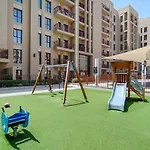Beautiful Huge Apt I Fully- Furnished