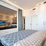 Luxury-Designer 1 Bedroom Sea View