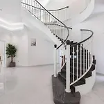 Luxury Emirates Private Villa In Dubai Jumeirah