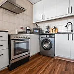 Luxury 1 Bedroom Apartment In Discovery Gardens