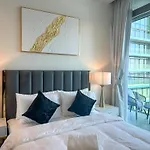Luxury 2 Bedroom Apartment With Full Marina View And City Skyline