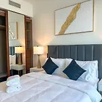 Luxury 2 Bedroom Apartment With Full Marina View And City Skyline